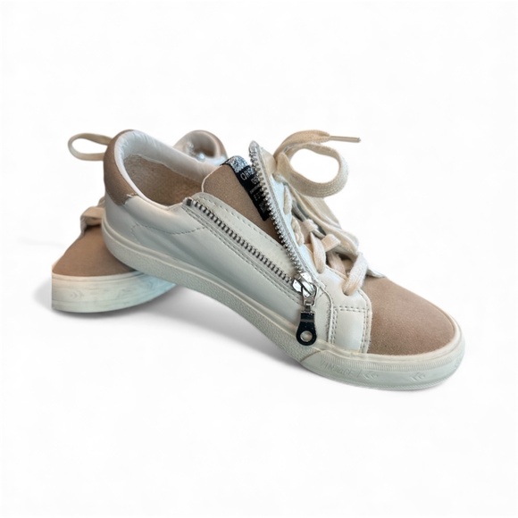 VINTAGE HAVANA Boy's Embellished Trim Low Top Sneakers 4 - Picture 3 of 13